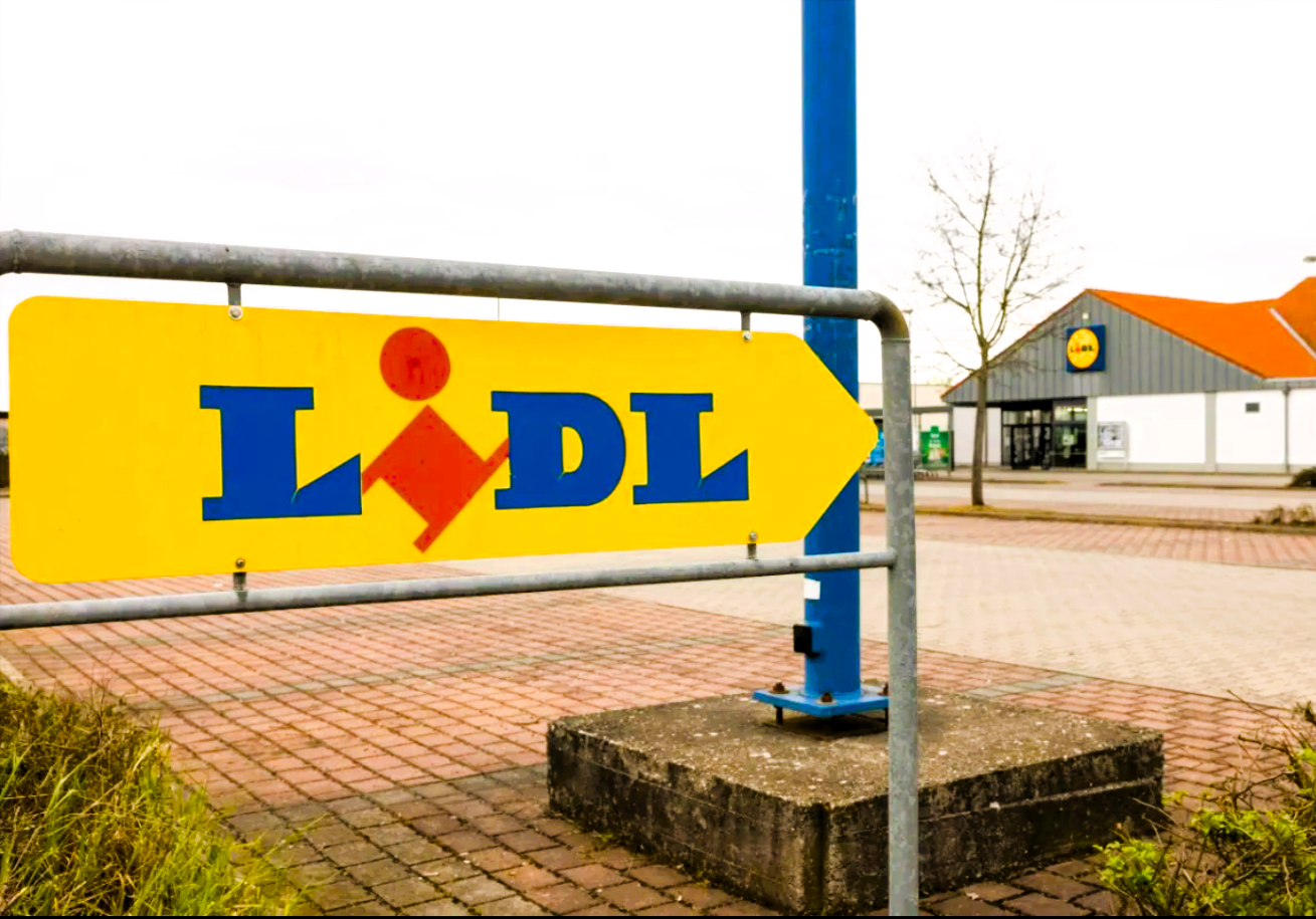 Axt-Angriff im Lidl! Mehrere Menschen verletzt! Angreifer mit Axt und Messer geht auf Kunden von Lidl los