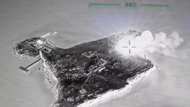 Schwerer Schlag! Russen bombardieren geheime ukrainische Ausbildungs-Insel! Auch britische Soldaten vor Ort!