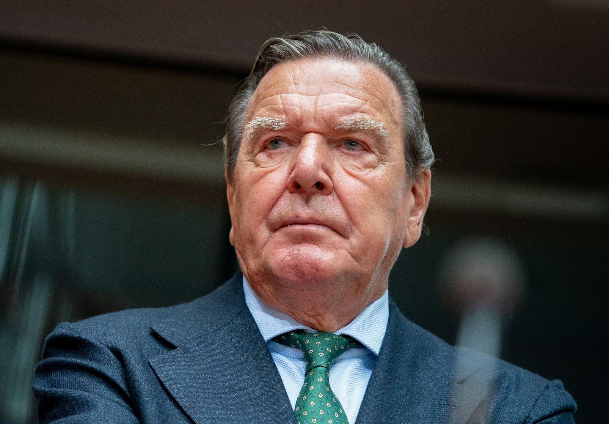 Gerhard Schröder verklagt Deutschland! Alt-Kanzler zerstört endgültig seinen Ruf!