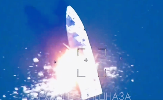 Putin in Angst um seine Flotte! Ukraine baut Seedrohnen aus - Attacken treffen Putins Häfen!