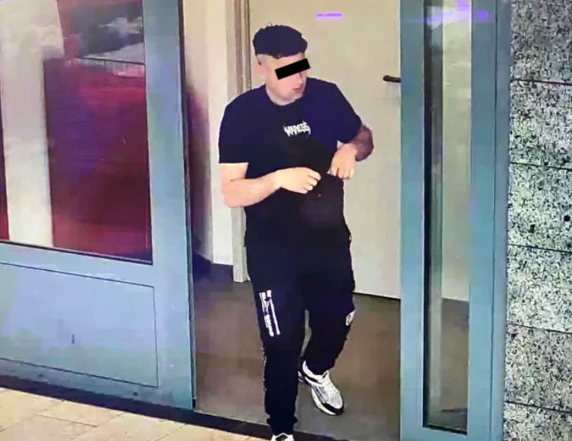 Unfassbar! Dieser Mann demoliert 245 Autos, raubt eine Rentnerin aus und ist immer noch auf freiem Fuß