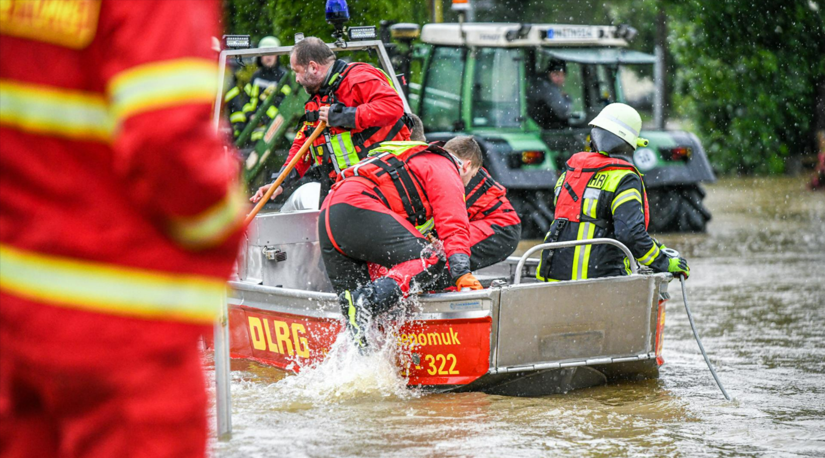 Katastrophenalarm ausgeweitet! Weitere Landkreise rufen Alarm aus - Hochwasser drängt in die Orte! 