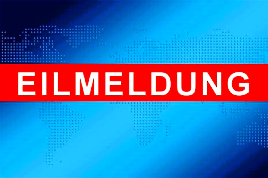 Notlandung! Flugzeug stürzt auf  vielbefahrene Landstraße! Rettungsteams auf dem Weg!