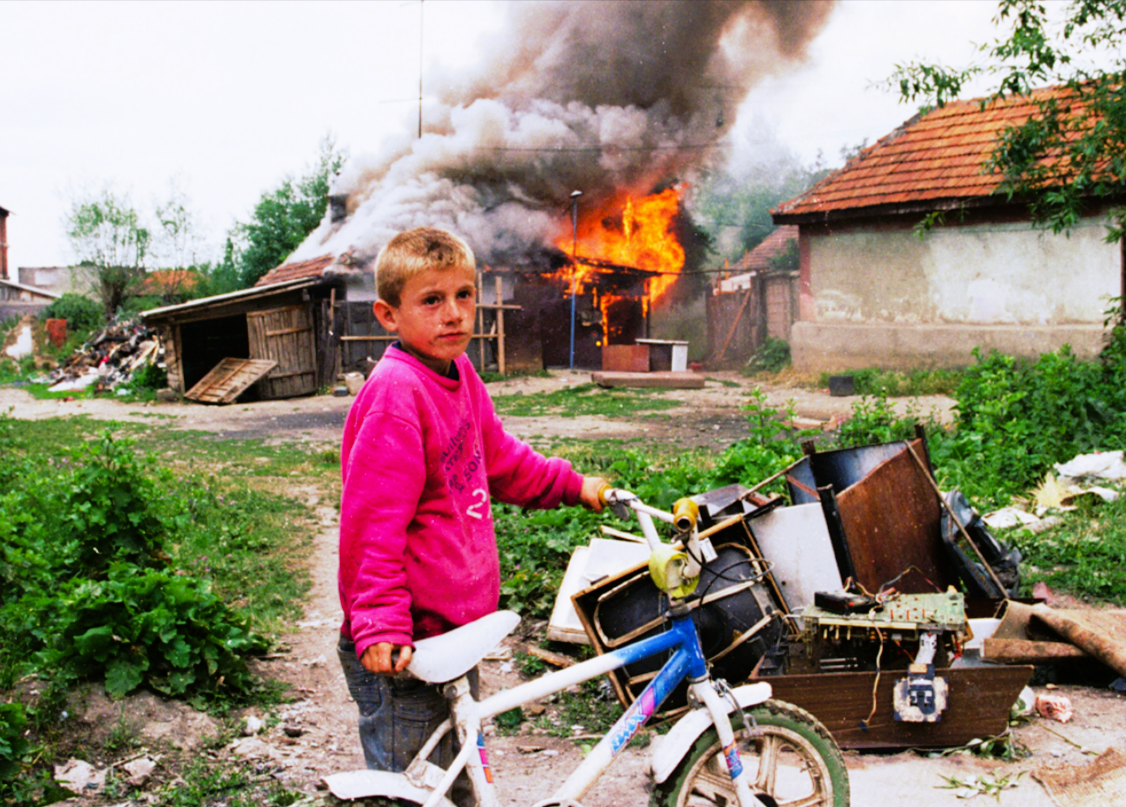 Russen fliehen verkleidet und mit geklauten Fahrrädern aus der Ukraine - beschämende Flucht der mächtigen Armee!