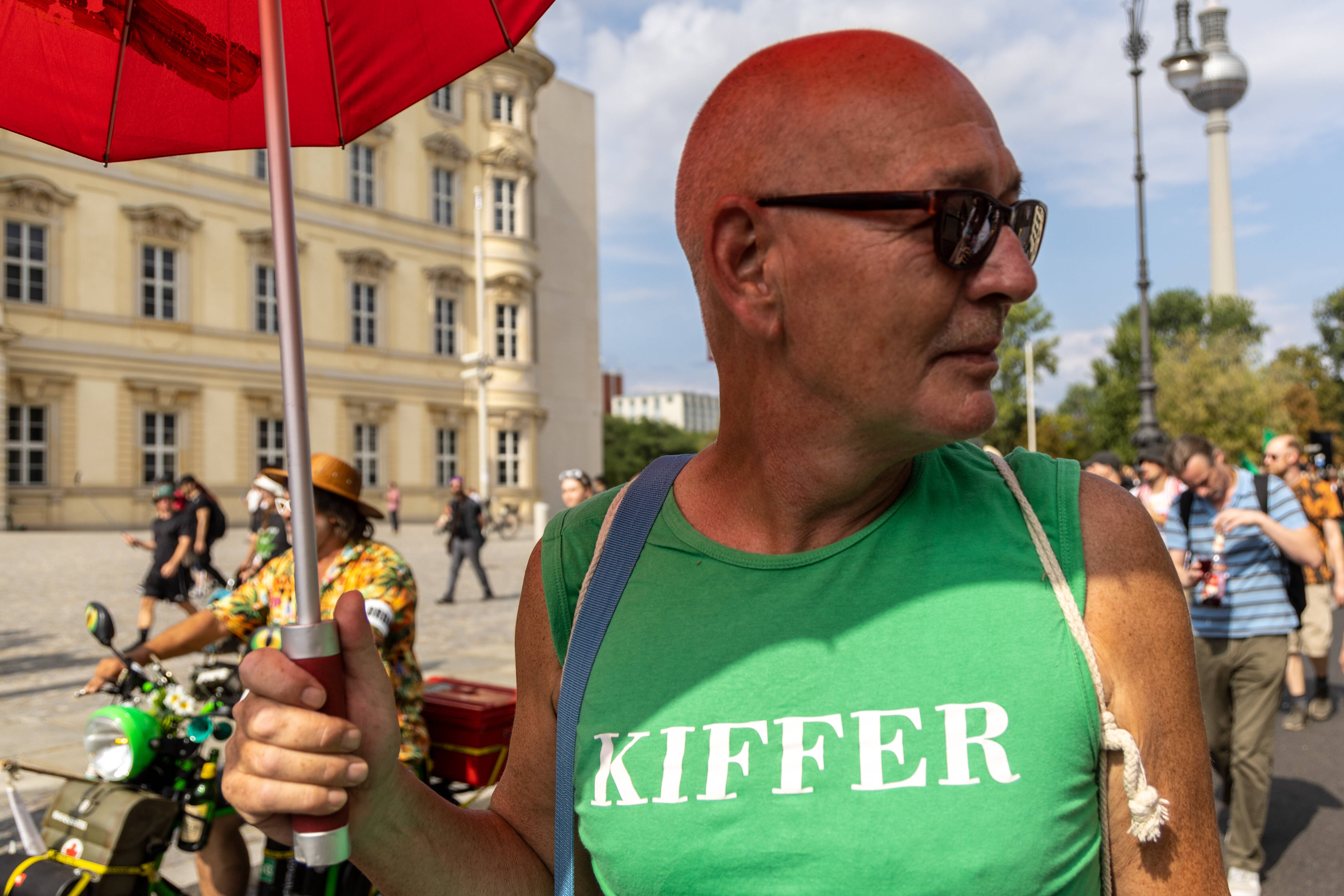 Karl Lauterbach unter Druck! - Cannabis wird legalisiert, bei Corona bestimmt aber weiter die Regierung!