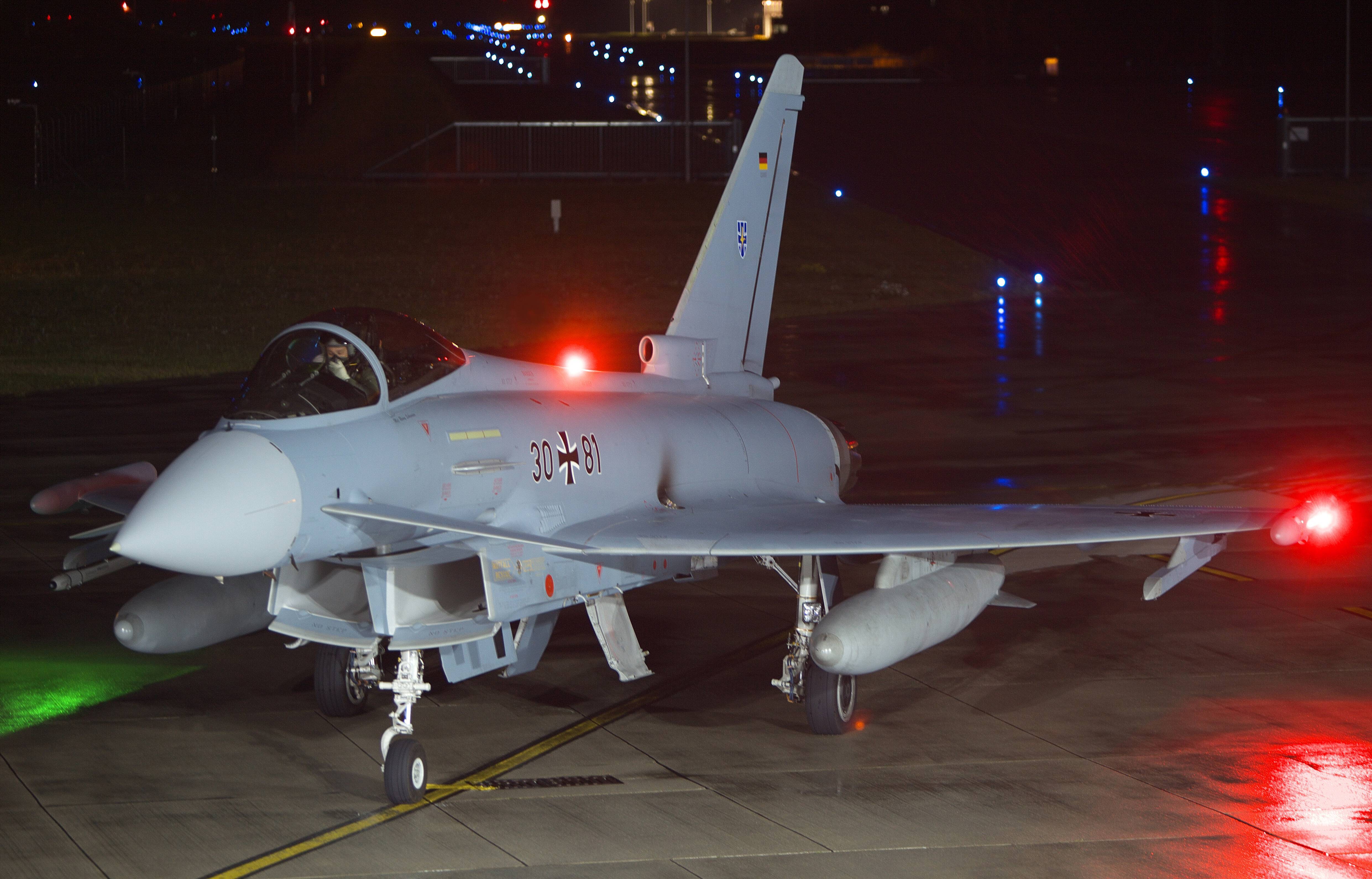 Alarmstart! Russisches Flugzeug näherte sich deutschem Luftraum - Eurofighter fangen russische Maschine ab