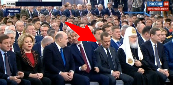 Peinlich! Bei Putins Rede schläft Medwedew ein! Blamables Foto geht um die Welt!