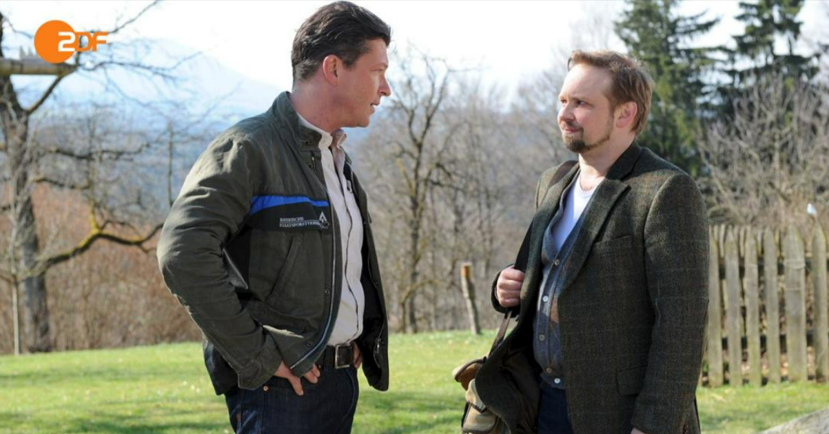 Beliebter deutscher Schauspieler bei Autounfall schwer verletzt! TV-Star angefahren!