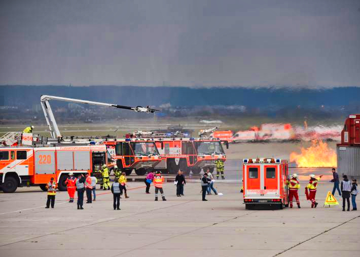 Notladung in Nürnberg! Schaden an der Maschine - Urlaubsflug abgebrochen - bange Minuten für die Passagiere!