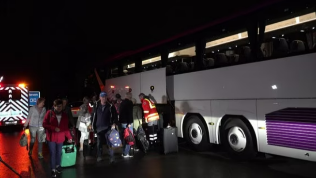 42 Rentner in alptraumhafter Busreise gefangen - Gefeuerter Fahrer fährt einfach davon!