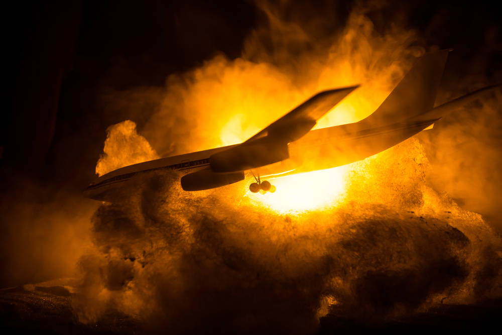 Flugzeug Absturz - mindestens zwei Deutsche tot! Flieger verfehlt Landebahn und zerschellt am Boden!