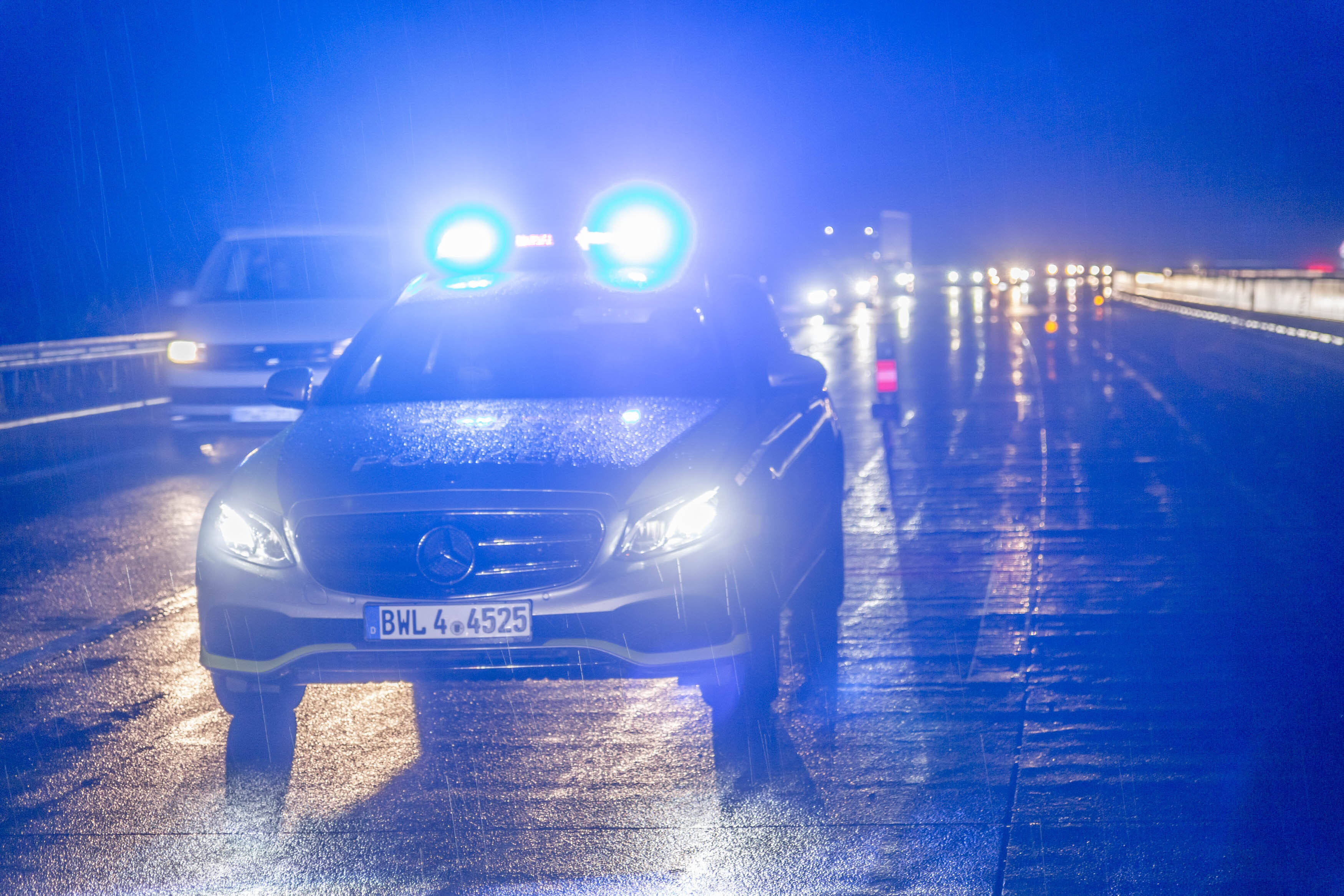 Lehrerin auf der A9 erschossen: Mutter und Lehrerin findet trauriges Ende - die Wahrheit kommt ans Licht